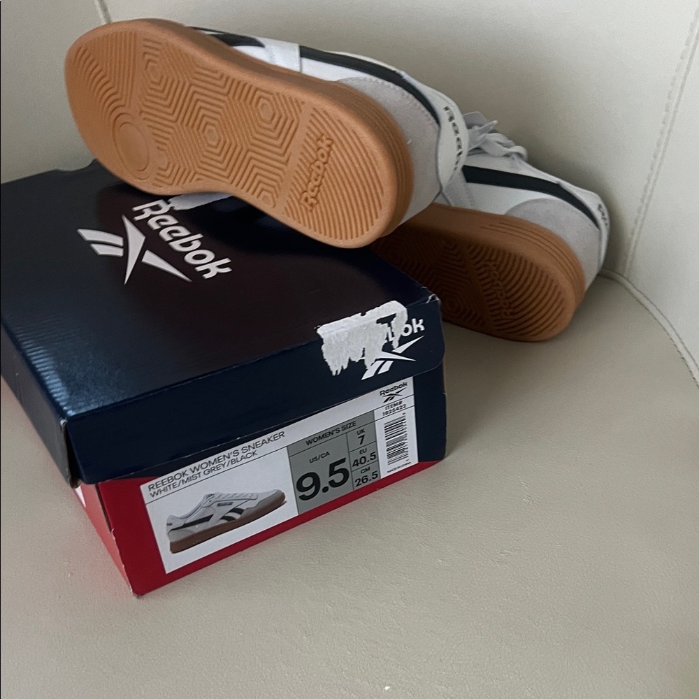 NEW!! Reebok Women's White/Mist Grey/Black classic ,Sneakers in Size 9.5 - Picture 11 of 15